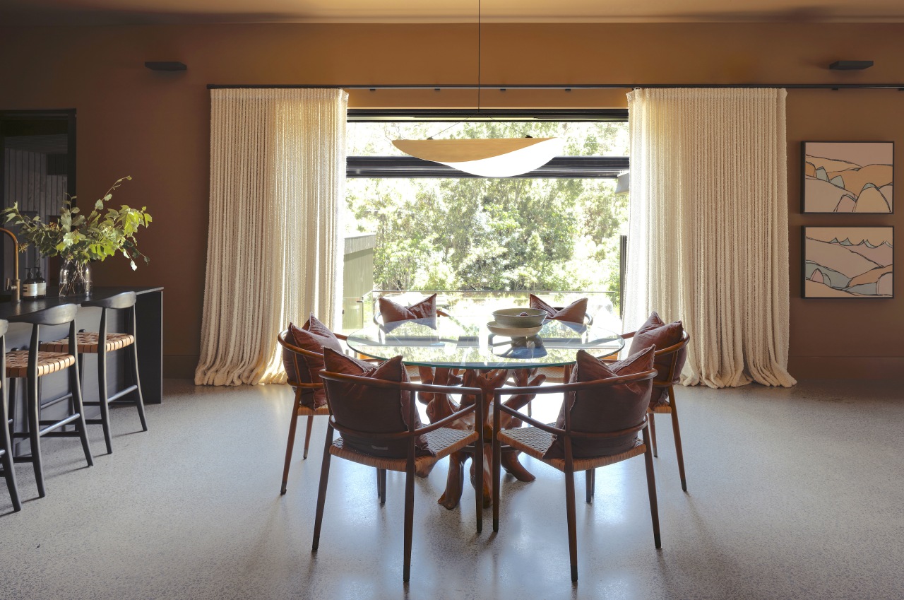 Dining area with a view. - Rich yet 