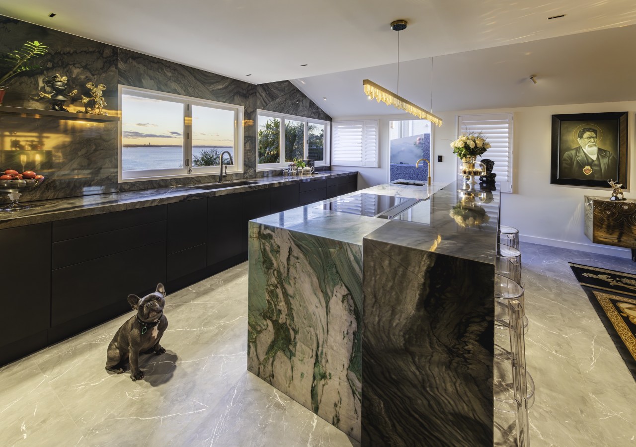 The granite’s textural patterning echoes moody brushstrokes in 