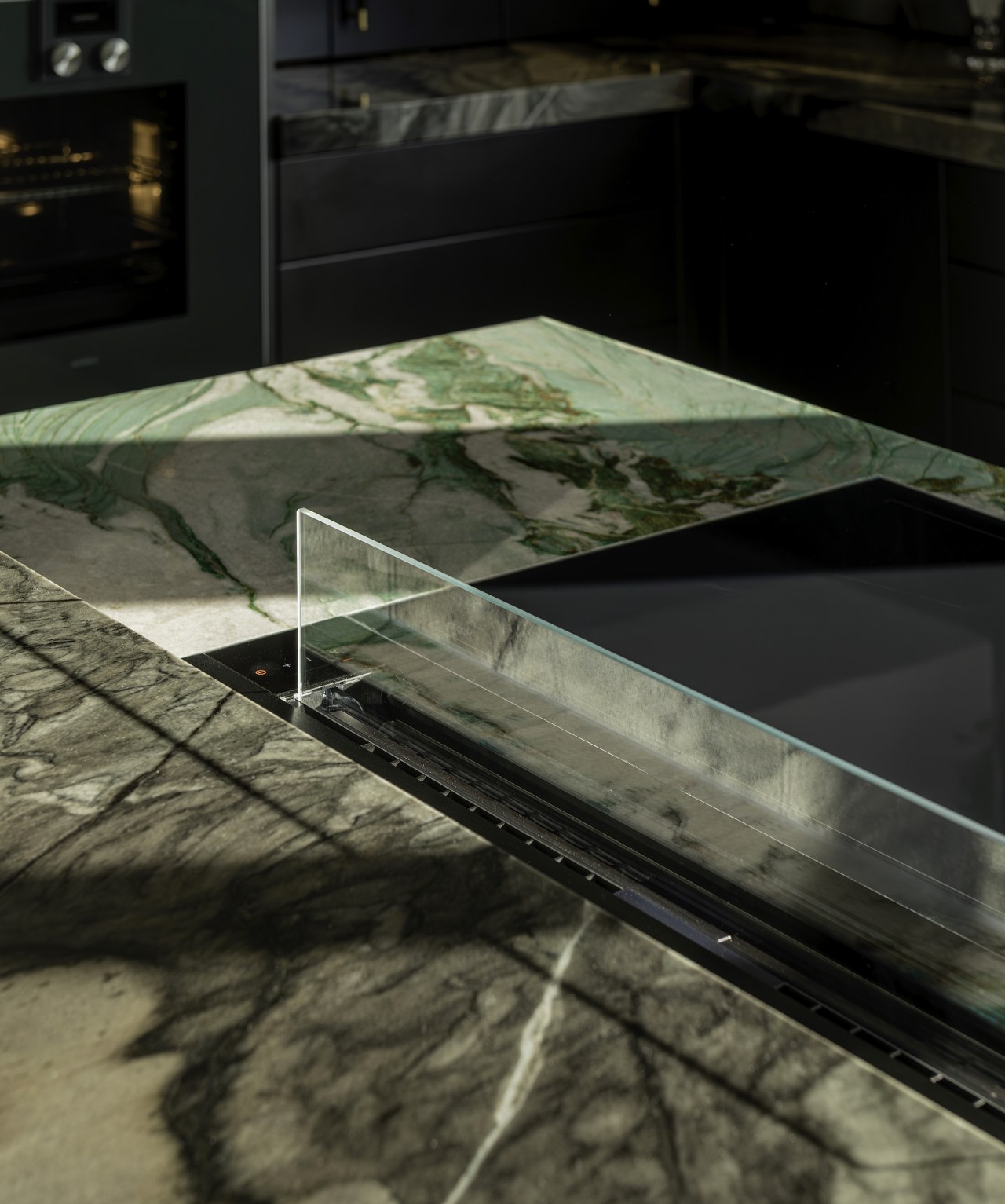 Glass divide – a Gaggenau ventilation unit integrates 