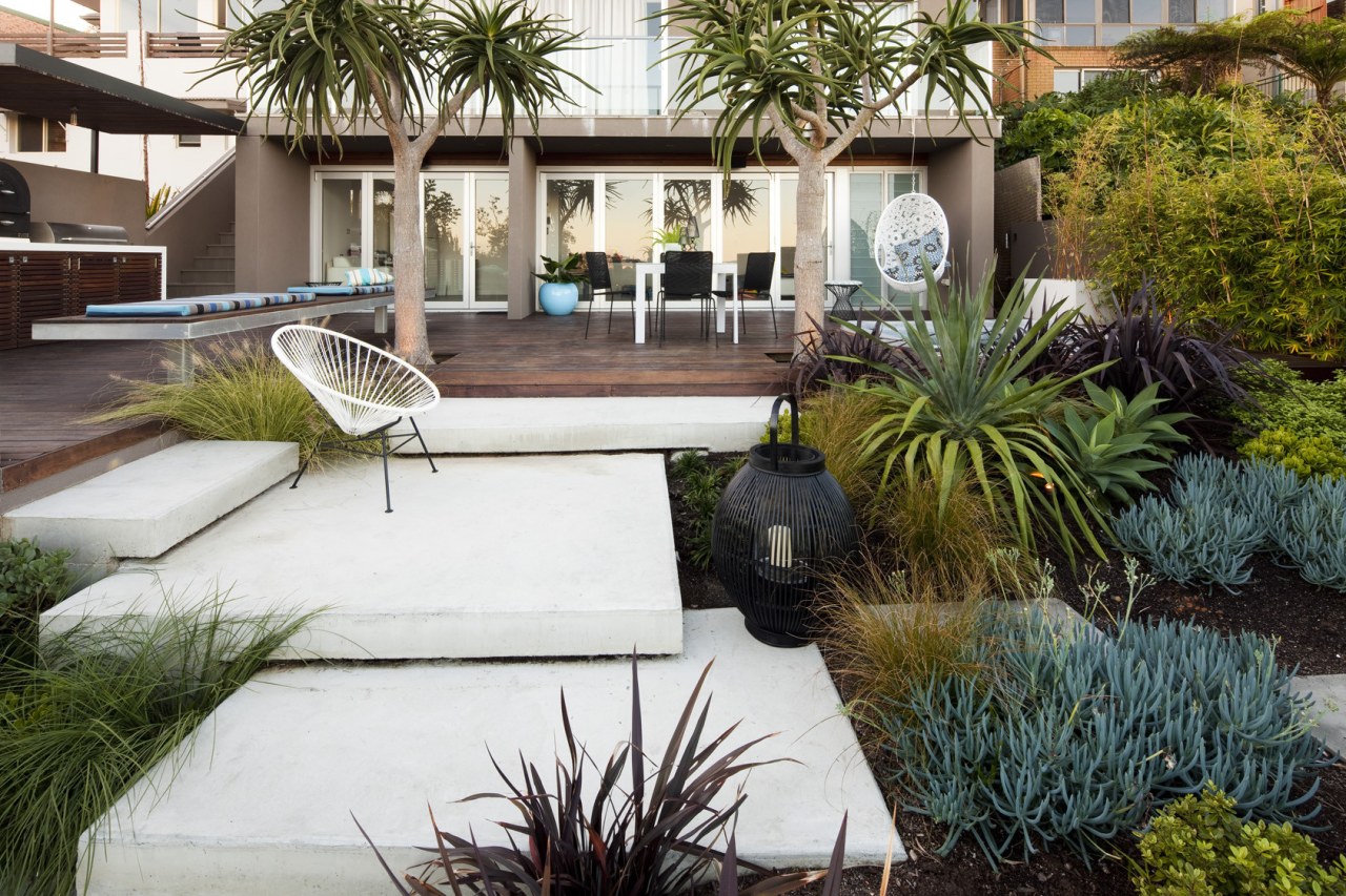 Landscaping trends 2021 garden pavers -  