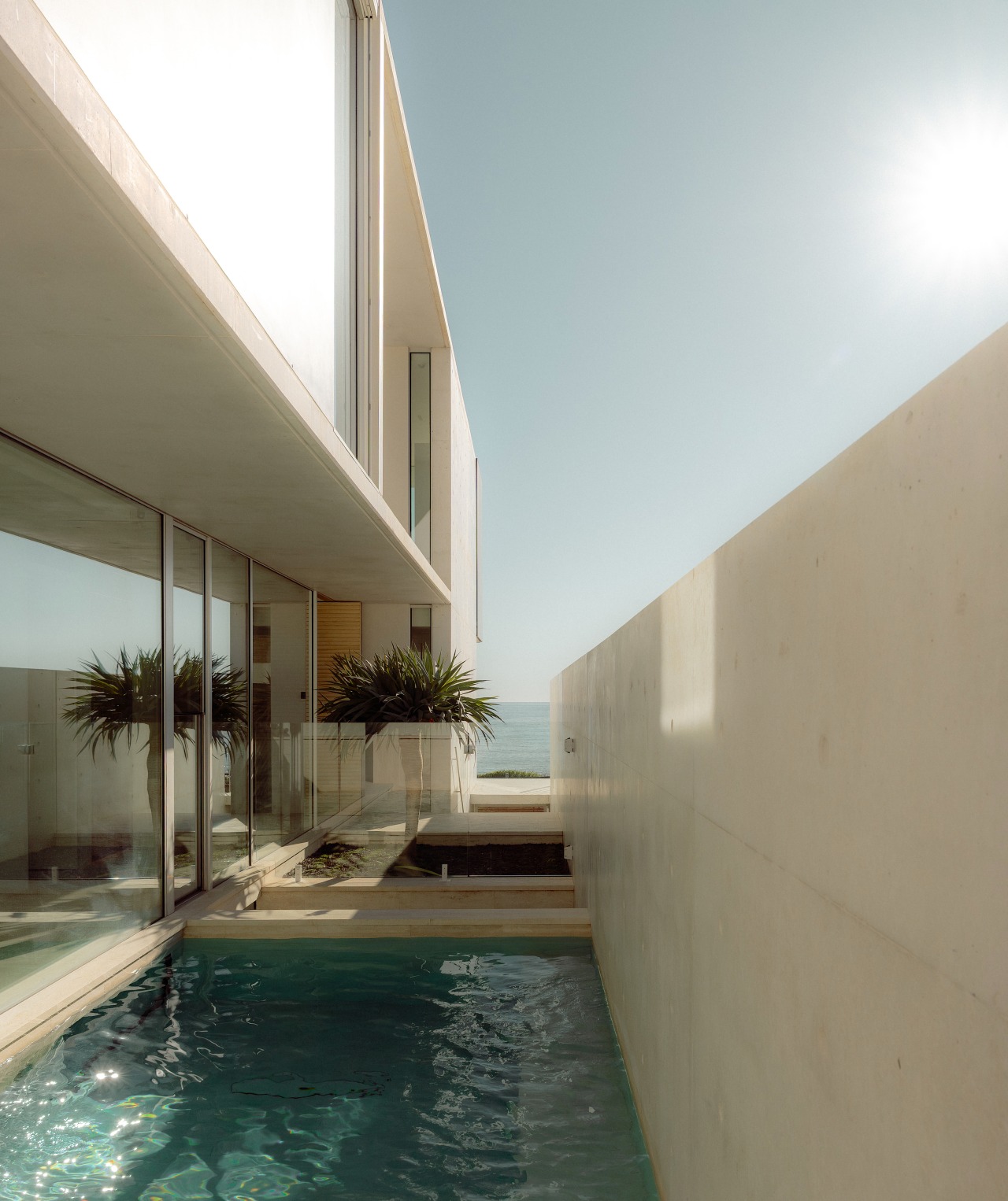 The mid-level pool stretches out towards the sea. 