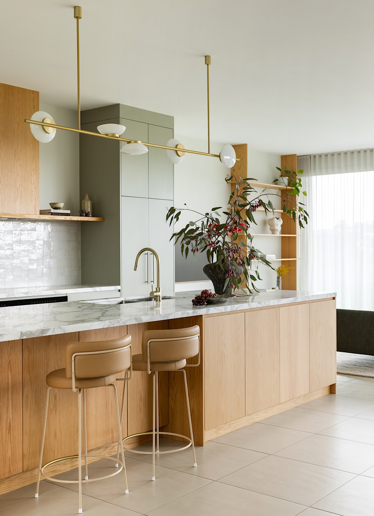 The design accentuates the roomy's lofty proportions. 
