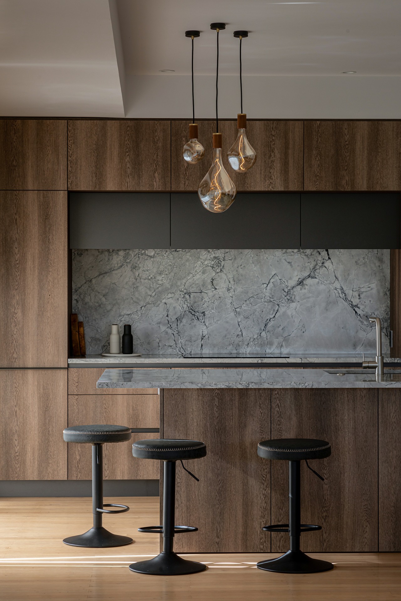 The cantilevered benchtop connects with the Super White 