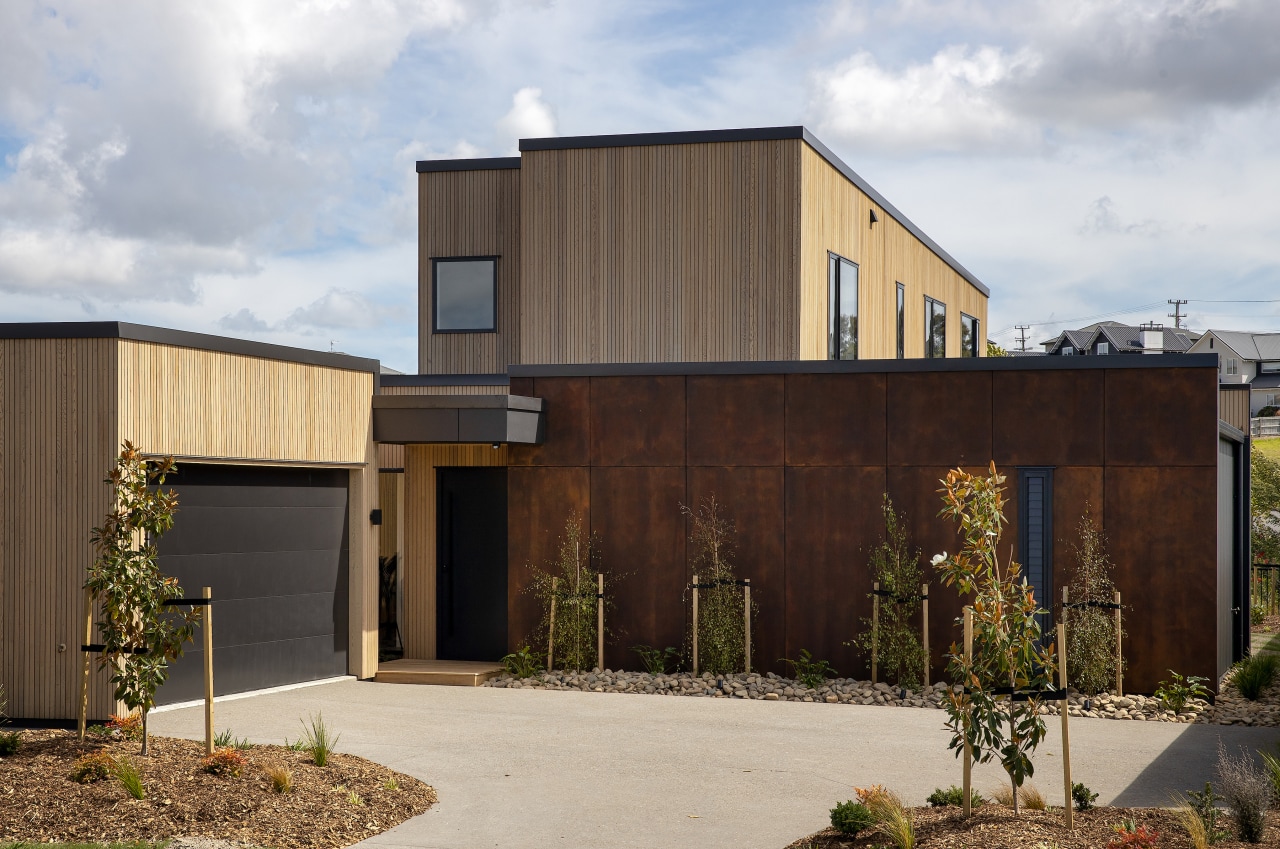 Both the showhome's cladding finishes evoke a natural 