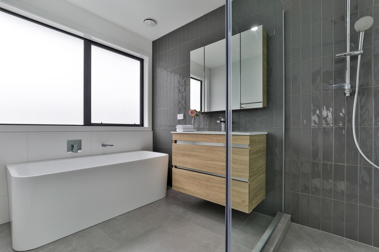 The family bathroom has Lusso Pearl 600x600mm for 