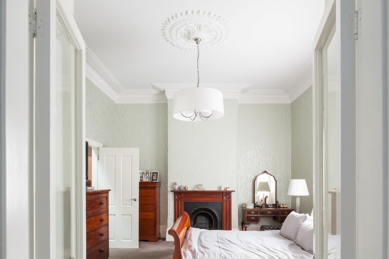 Architect: Day Bukh ArchitectsPhotography by Katherine Lu bedroom, ceiling, estate, home, interior design, molding, property, real estate, room, wall, gray, white