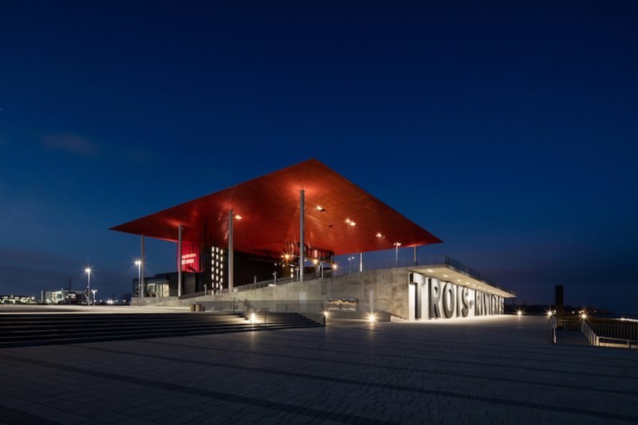 The roof is suspended high above the amphitheatre architecture, building, corporate headquarters, evening, fixed link, lighting, opera house, sky, structure, tourist attraction, blue, black