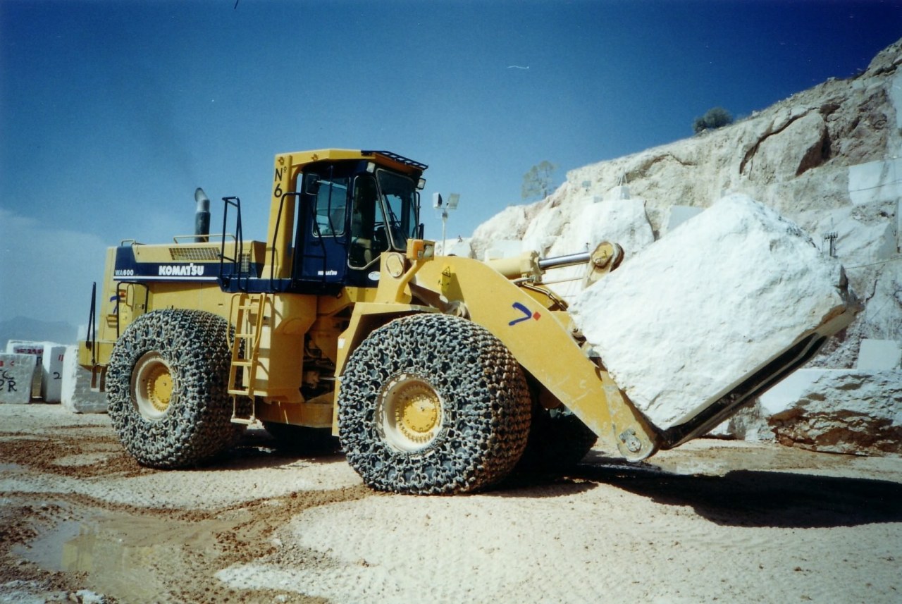 SCE Stone &amp; Design source high-quality quarried stone bulldozer, construction equipment, snow, vehicle, yellow, white