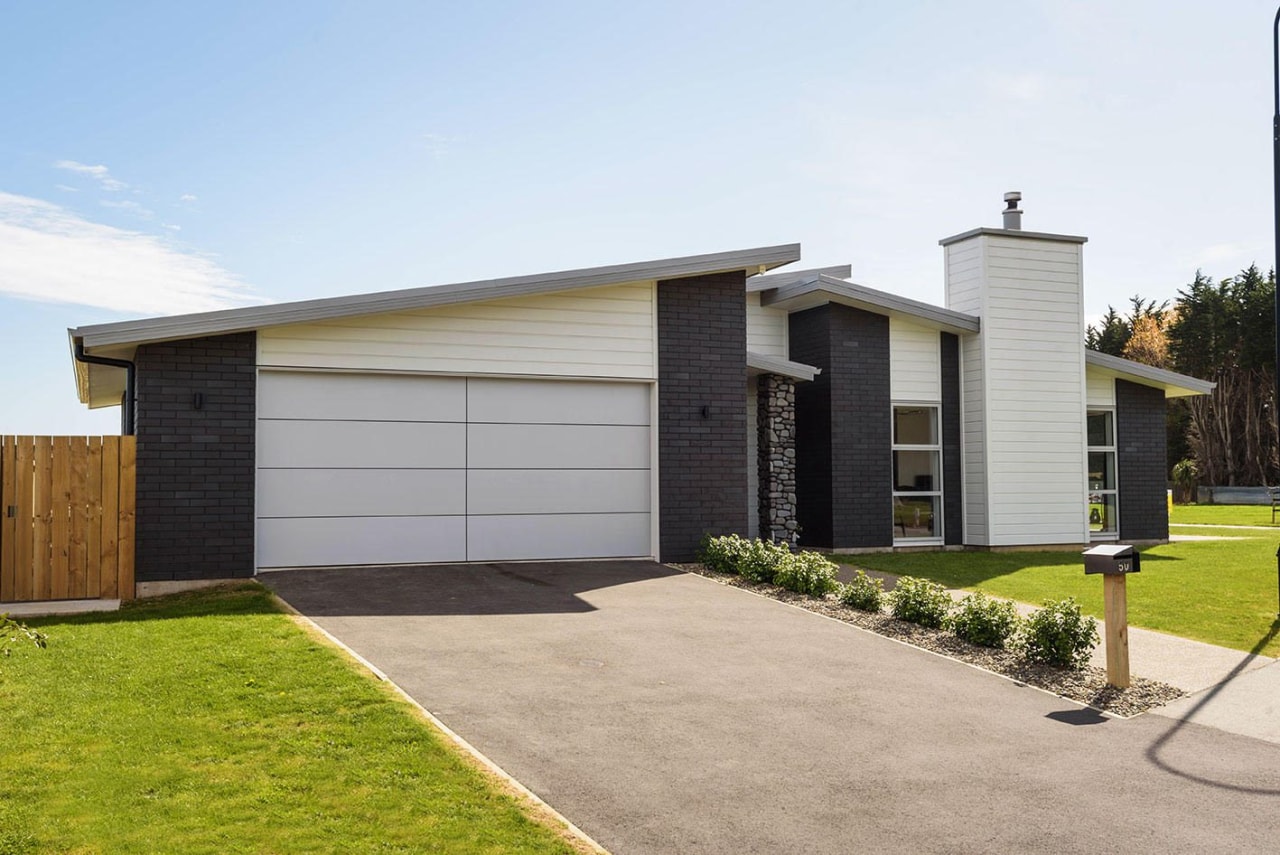 Niagara’s classic rusticated style weatherboard and Envira weatherboard building, elevation, facade, home, house, property, real estate, residential area, siding, white, gray