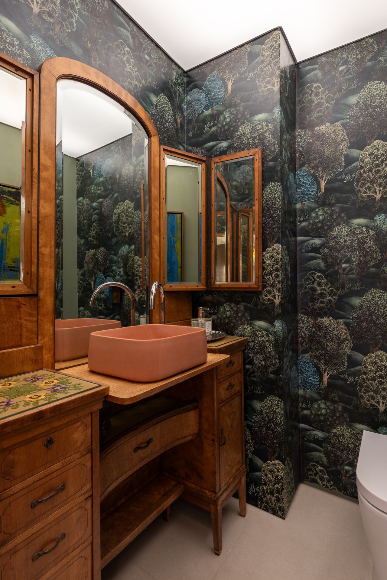 An exotic wallpaper sets off this freestanding bathroom 