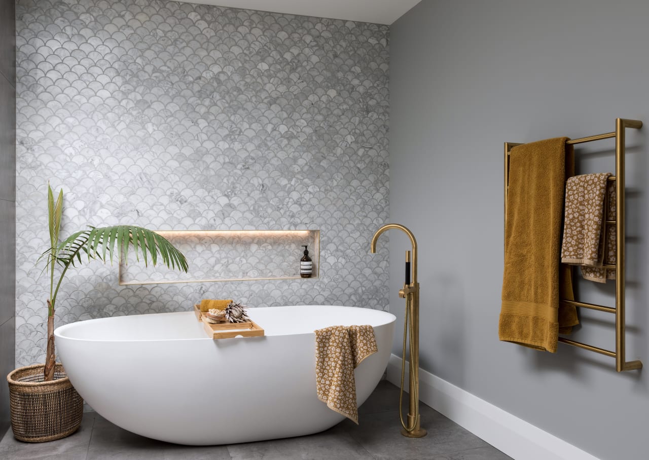 Grey-toned bathroom with fish scale mosaics