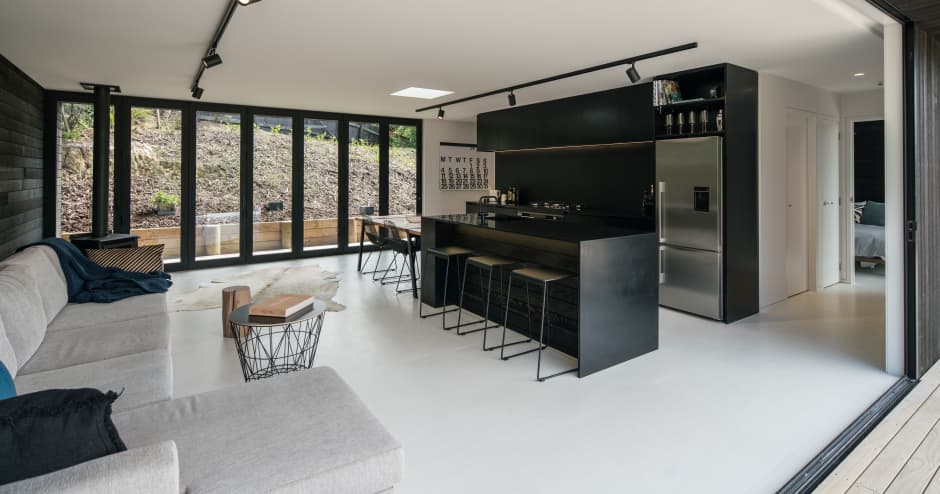 Black minimalist kitchen in compact holiday home | Trends
