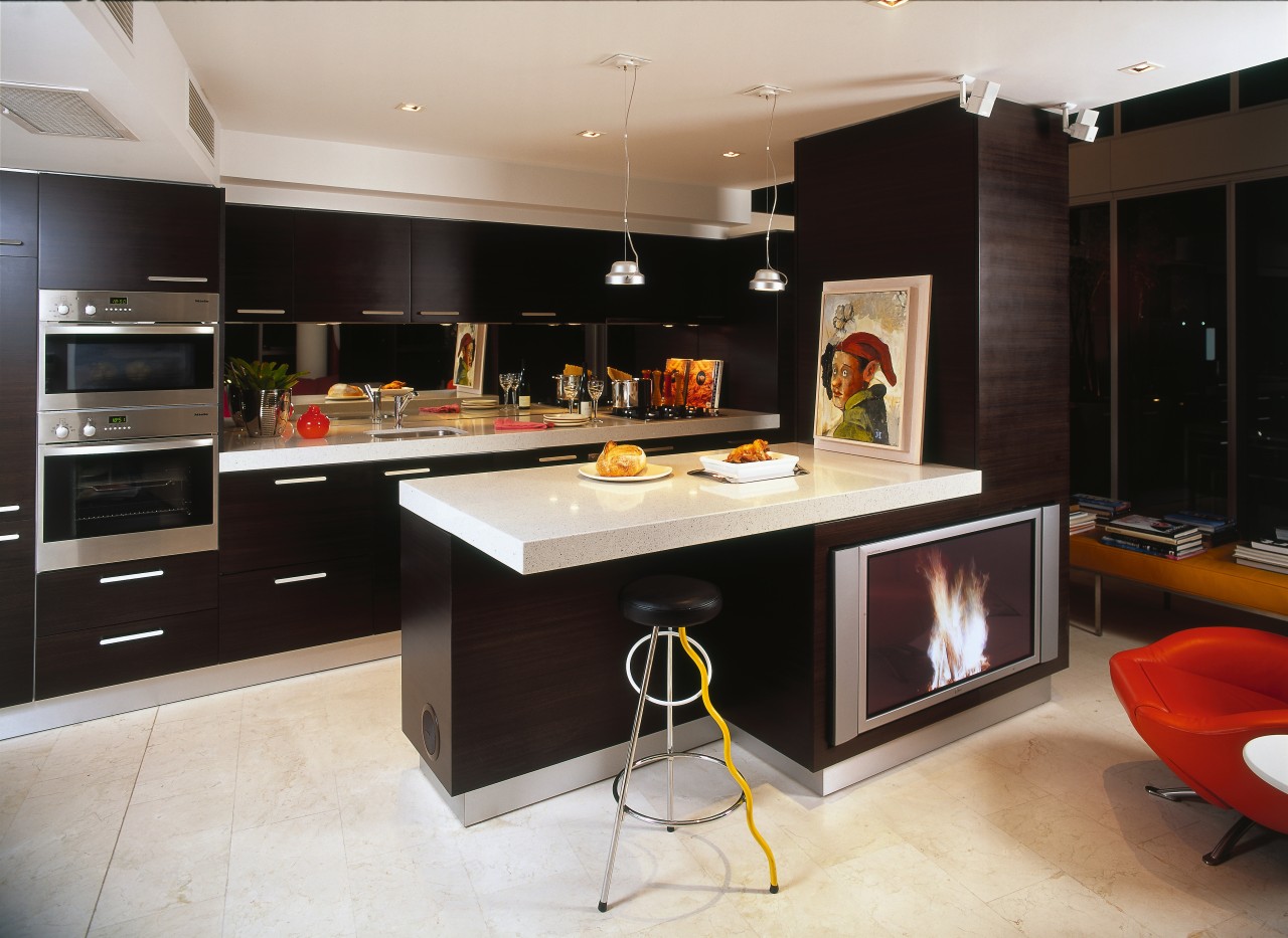 Kitchen with dark timber veneer cabinetry, light coloured countertop, cuisine classique, interior design, kitchen, black, gray