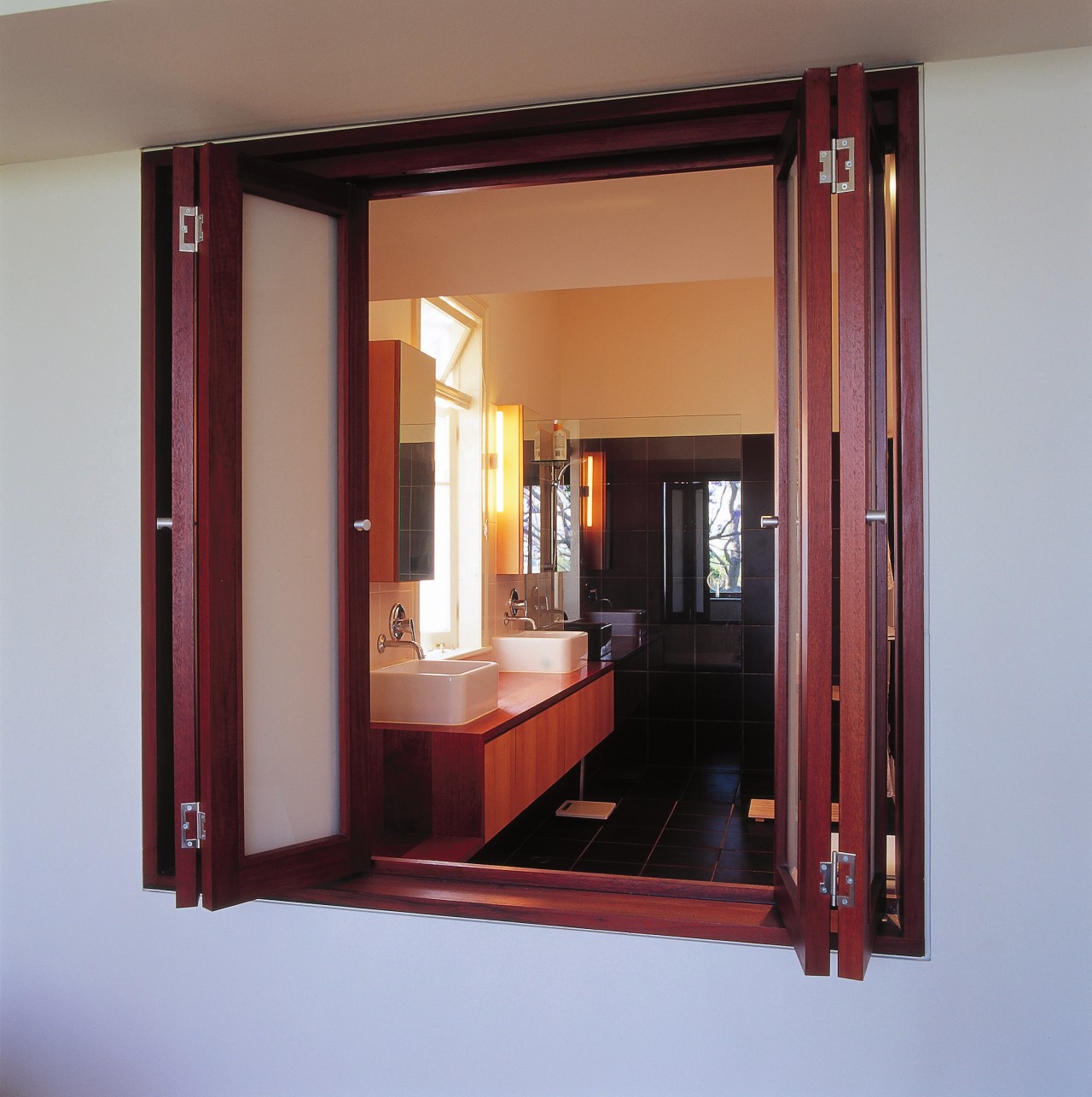 View of the window of the bathroom of door, window, gray, red