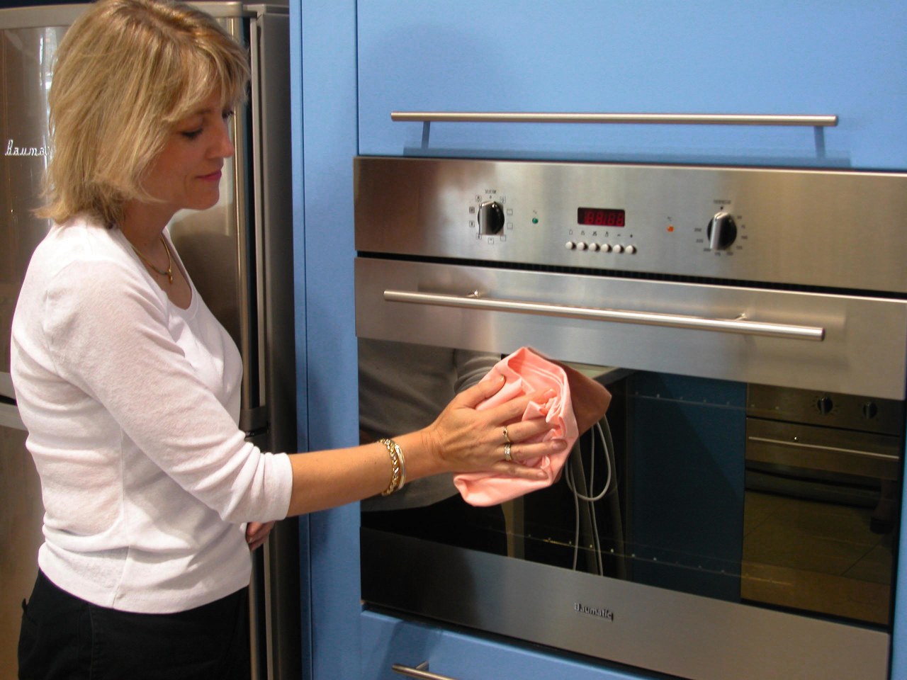 view of the oven stainless oven and eure countertop, home appliance, kitchen, kitchen appliance, major appliance, microwave oven, oven, refrigerator, black