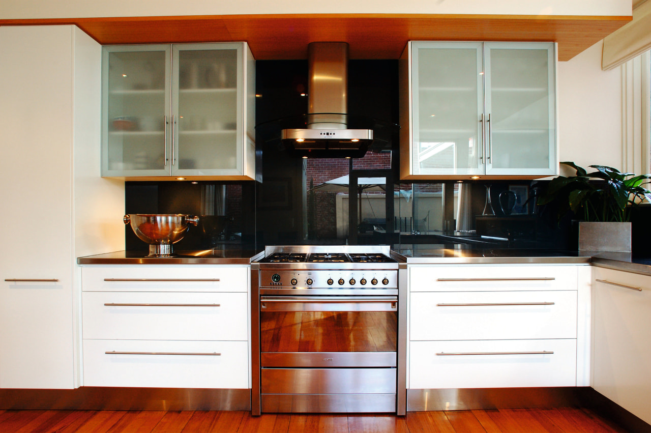 A view of a kitchen, wooden flooring, stainless cabinetry, countertop, cuisine classique, furniture, hardwood, home appliance, interior design, kitchen, kitchen stove, room, white