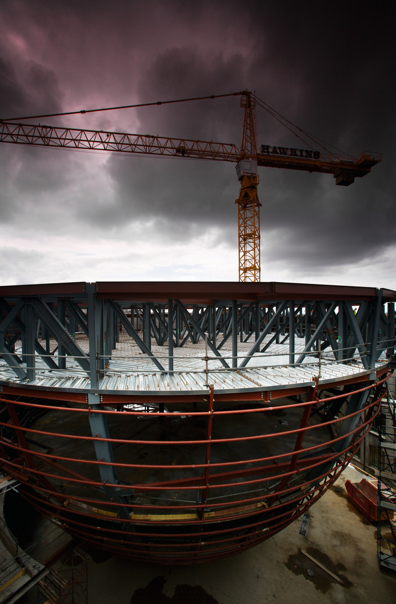 A view of the steel structure of the reflection, sky, water, black