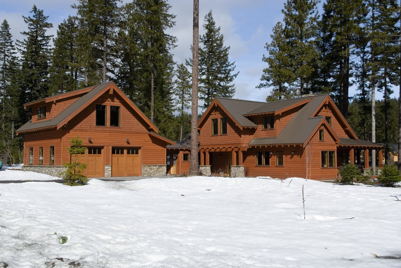 A view of theses two 5 star certified cottage, estate, facade, farmhouse, home, house, hut, log cabin, property, real estate, snow, sugar house, tree, winter, wood, white, brown