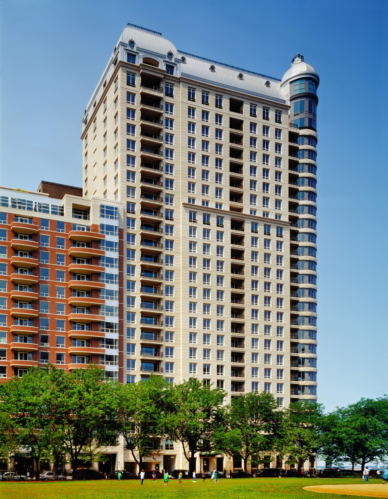 A view of the condominium building 840 Lake apartment, architecture, building, city, commercial building, condominium, corporate headquarters, daytime, estate, facade, landmark, metropolis, metropolitan area, mixed use, neighbourhood, real estate, residential area, sky, skyscraper, tower, tower block, urban area