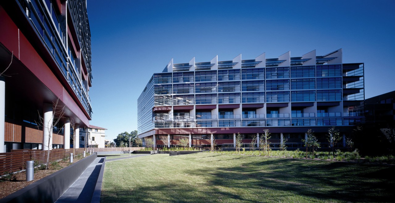 Exterior view of the Capella Apartments in Sydney apartment, architecture, building, campus, city, commercial building, condominium, corporate headquarters, daytime, estate, facade, headquarters, hotel, metropolitan area, mixed use, real estate, residential area, sky, blue