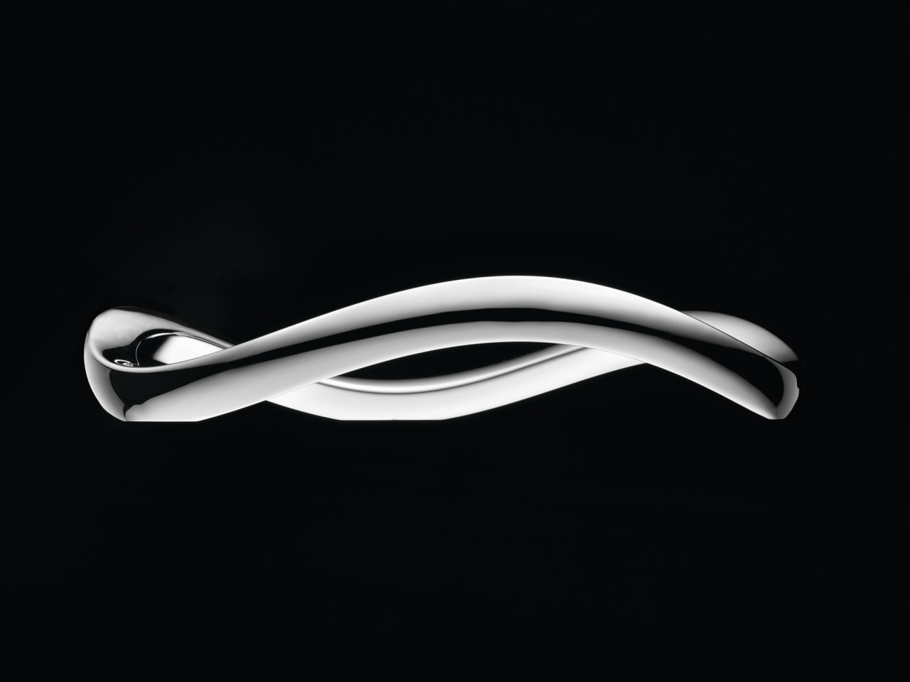 View of the E:Motion trivet from Electrolux which automotive design, black and white, computer wallpaper, font, monochrome, monochrome photography, product design, still life photography, black