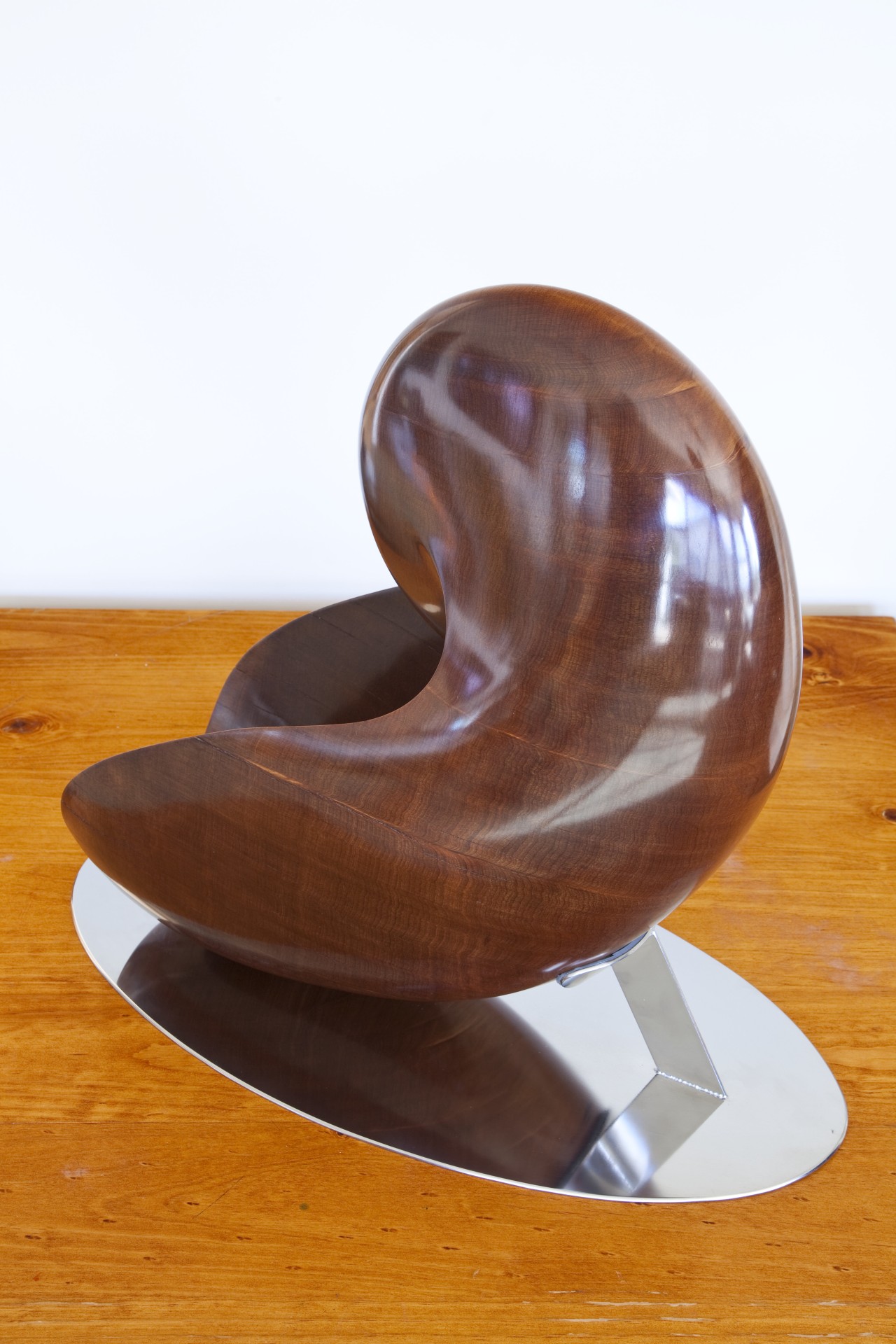 Andrew Deadman's sculpture, he won Trends Sculptor of chair, furniture, product design, white, orange