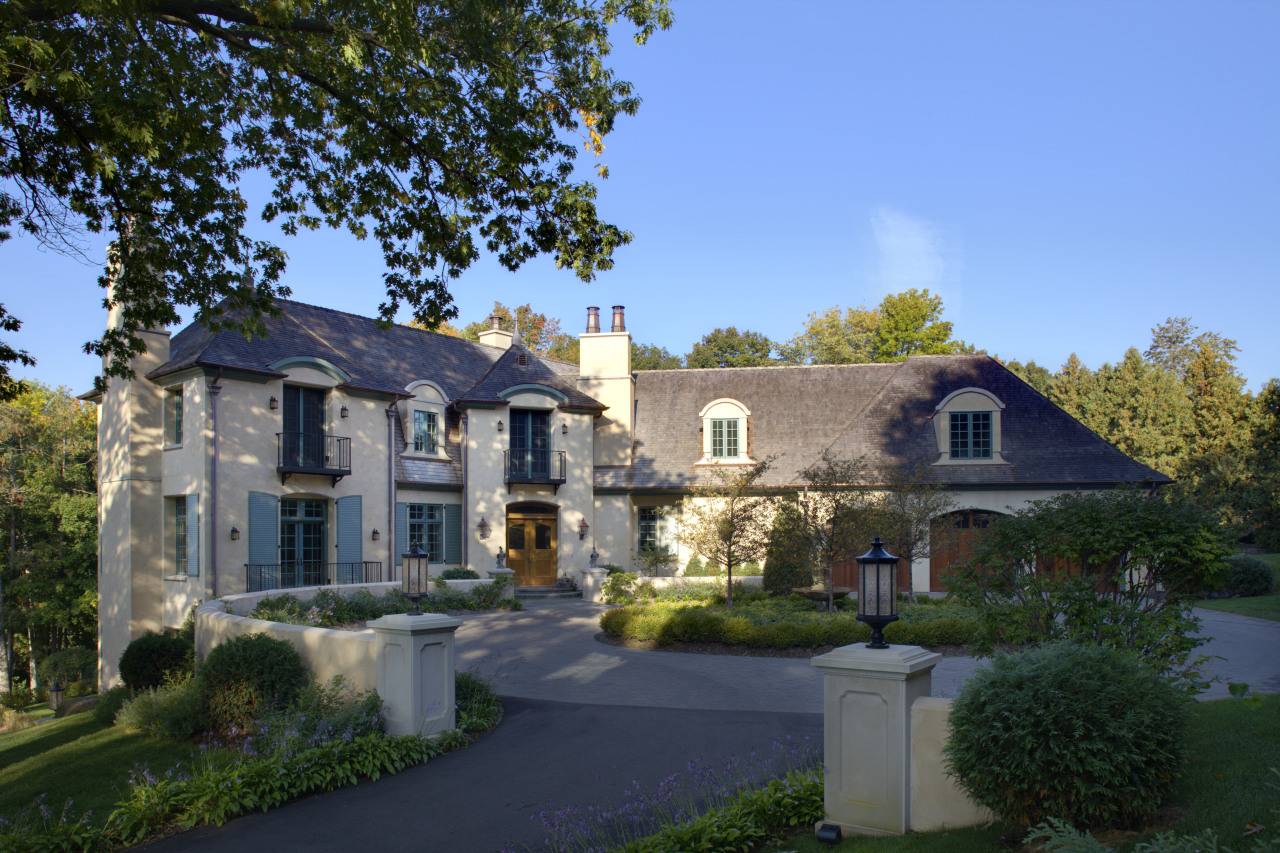 White walls and crown mouldings. Neutral furniture colours. cottage, estate, facade, farmhouse, historic house, home, house, landscaping, manor house, mansion, neighbourhood, property, real estate, residential area, roof, sky, suburb, villa, teal
