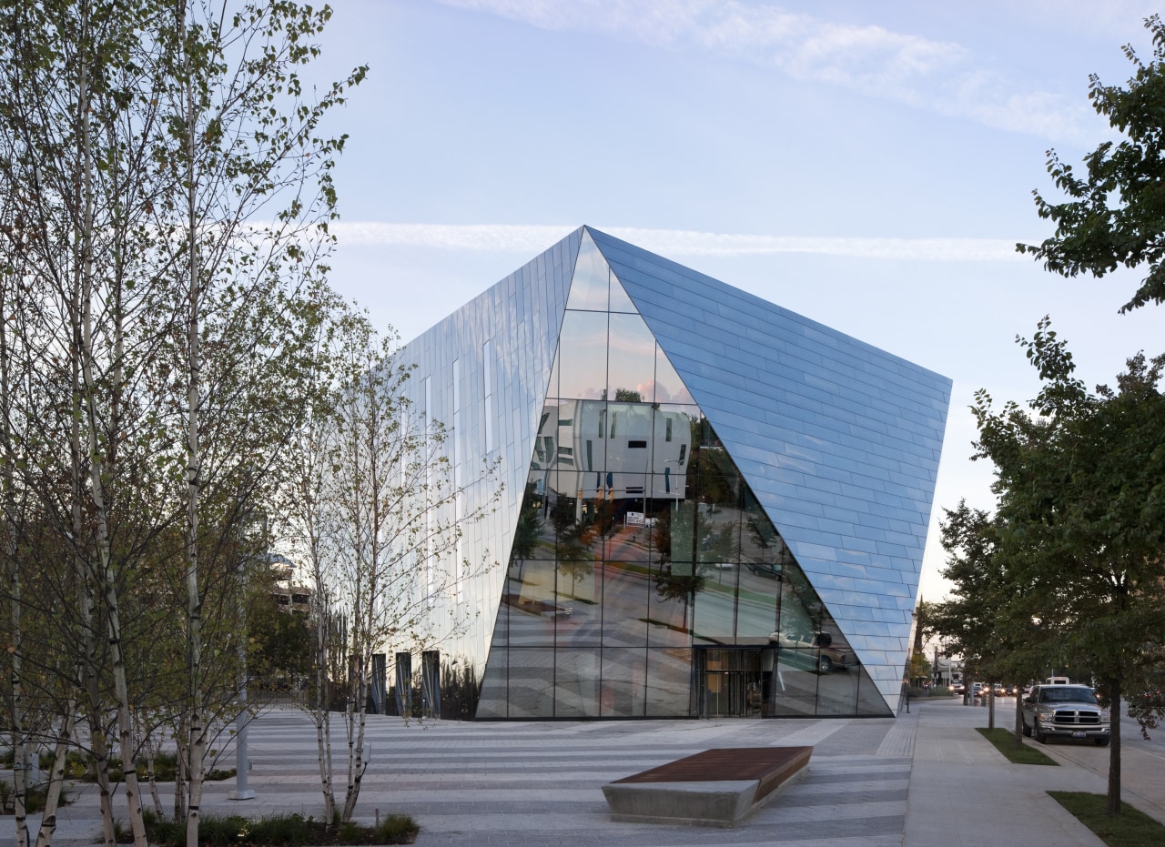 Museum of Contemporary Art (MOCA) Cleveland architecture, building, corporate headquarters, reflection, sky, structure, tourist attraction, teal