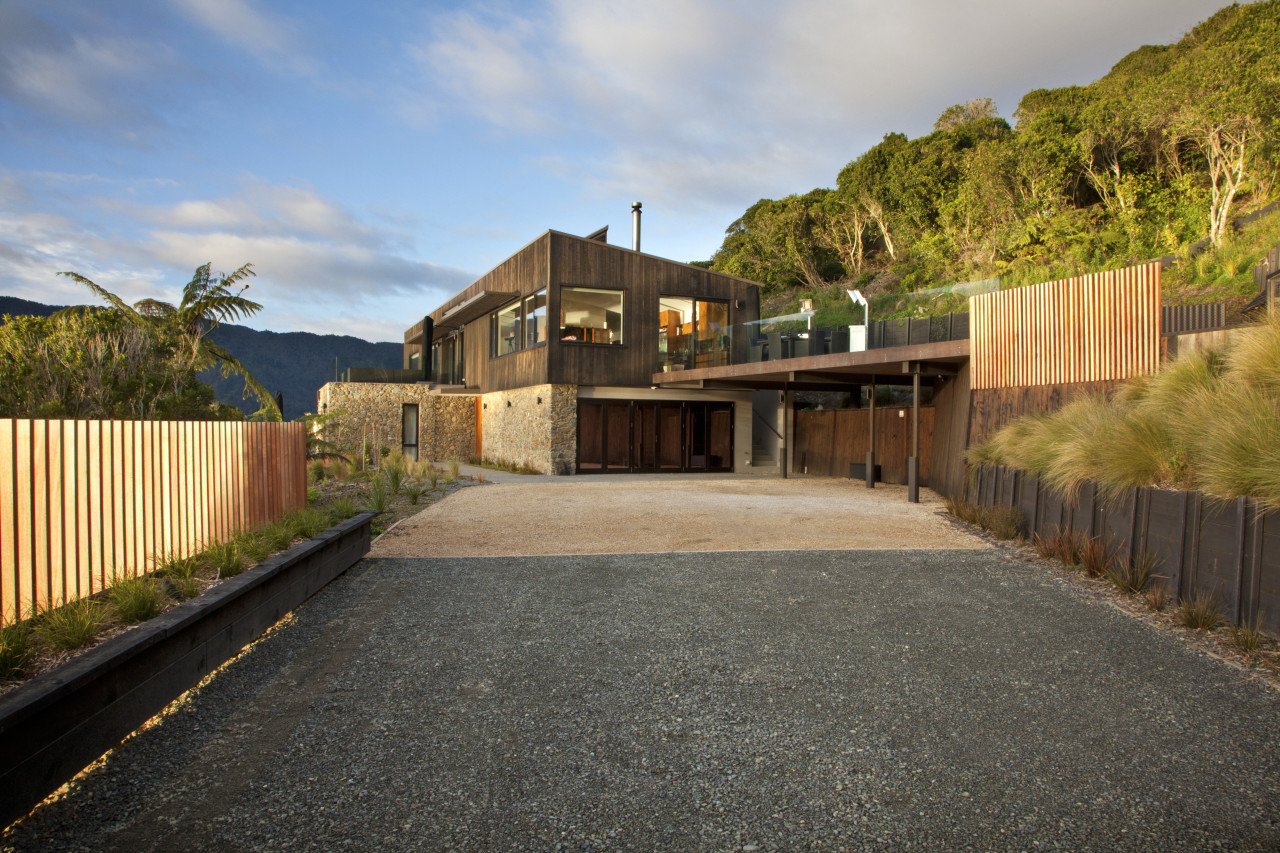 Optimising the outlook while not detracting from the estate, facade, home, house, landscape, property, real estate, residential area, sky, gray, brown