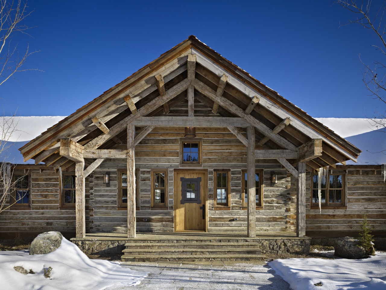 A classic mountain log house from the outside, building, cottage, facade, farmhouse, home, house, hut, log cabin, real estate, shed, siding, snow, winter, wood