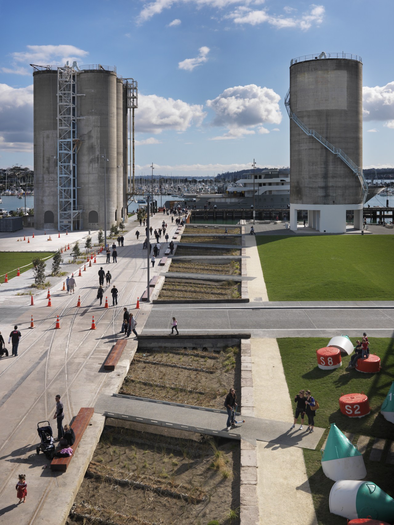 Opening up the waterfront while retaining key industries architecture, building, city, daytime, metropolitan area, recreation, sky, town square, urban area, urban design, gray