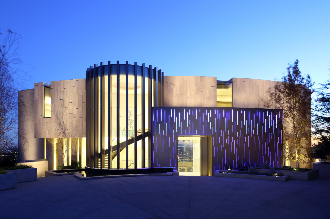 Dramatic entrance a gently curving wall of architecture, building, corporate headquarters, estate, facade, home, house, lighting, property, real estate, tourist attraction, blue