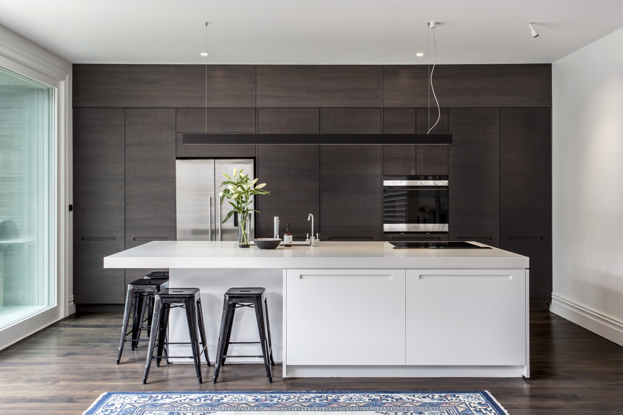 A cantilevered countertop end with four stools tucked cabinetry, countertop, cuisine classique, interior design, kitchen, gray, black