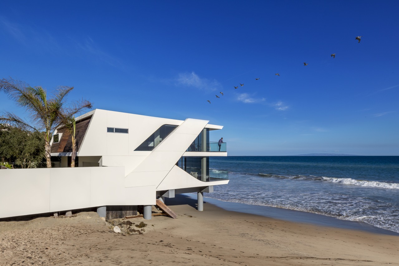 Architect Mark Dziewulski designed an angled structure that architecture, beach, coast, coastal and oceanic landforms, horizon, house, ocean, property, real estate, sea, shore, sky, tourism, vacation, blue