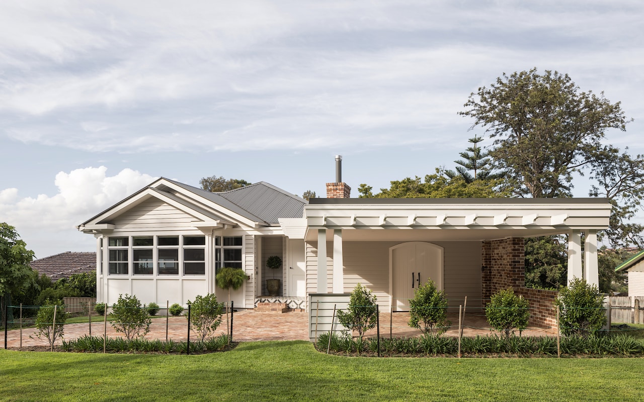 Front view of cottage with carport – the 