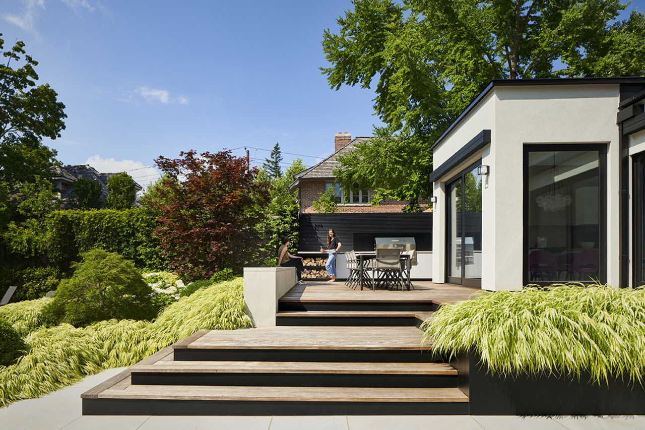 This new dining terrace replaces an existing balcony-like brown