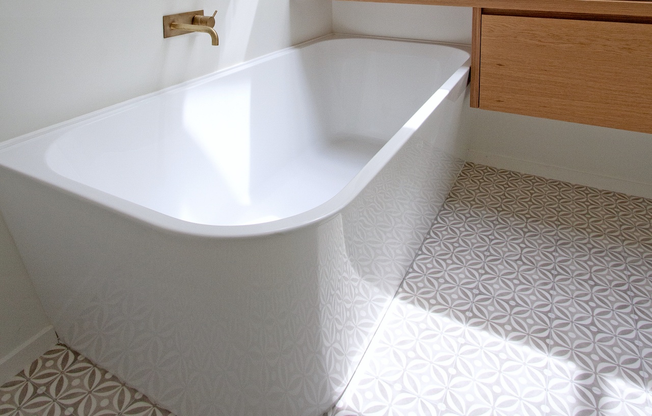 Set under the window, this back-to-wall bath encourages 