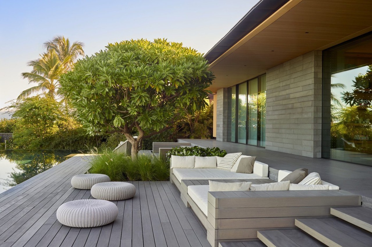 Comfortable and connected – this landscape design draws brown, gray