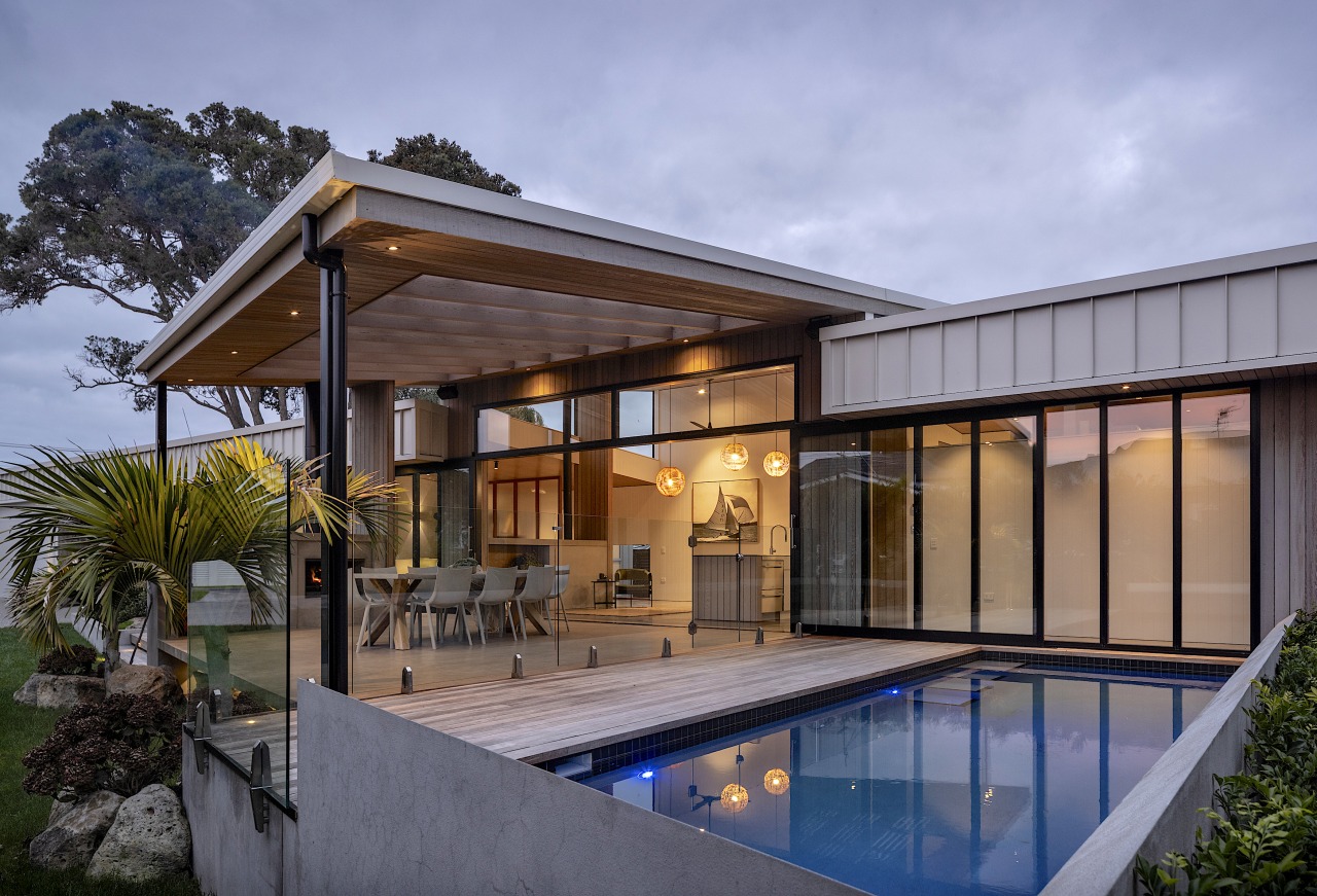 This home's architecture drawers visitors in to the 