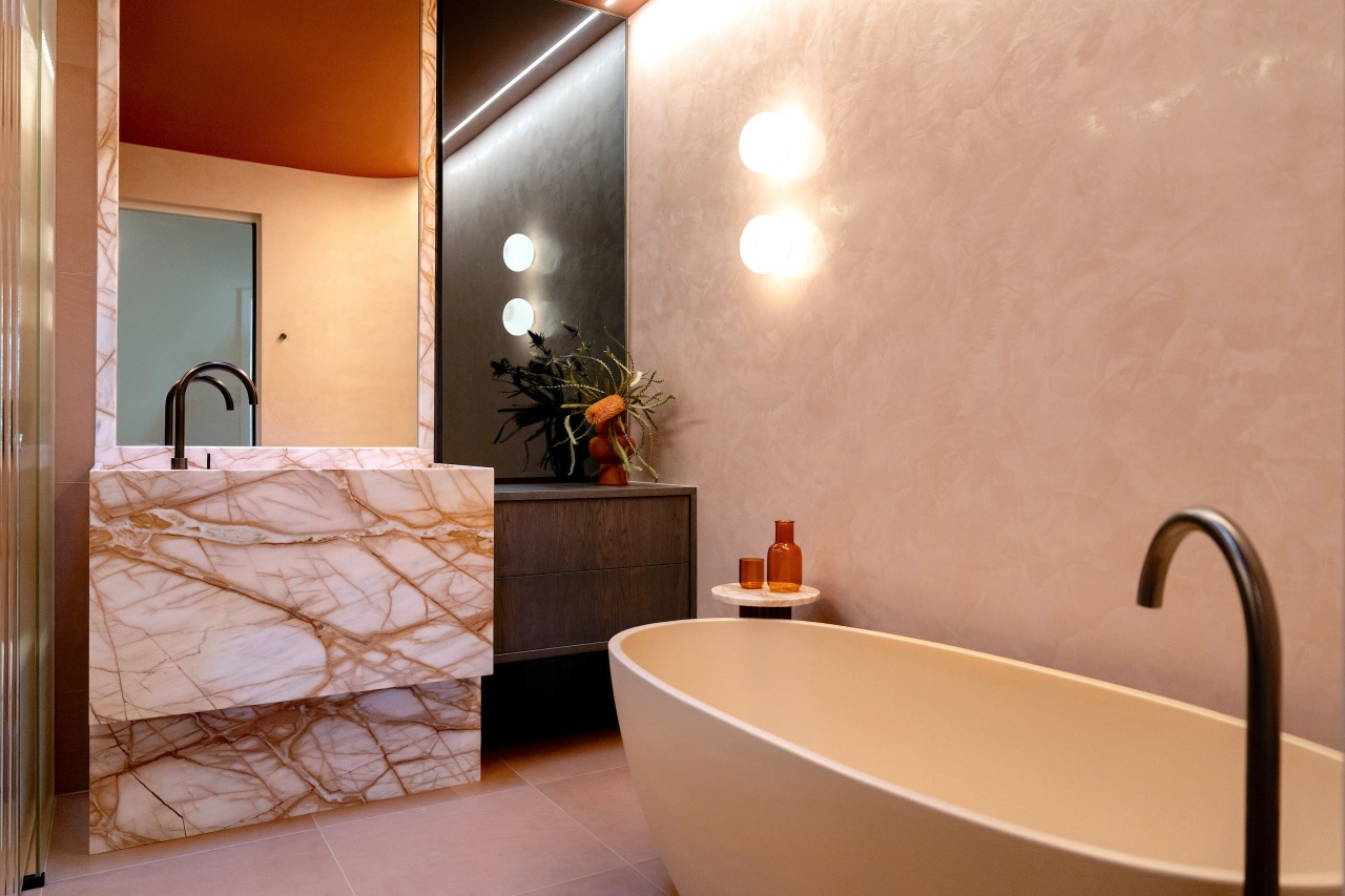 The beautifully plastered wall offers a balancing counterpoint 