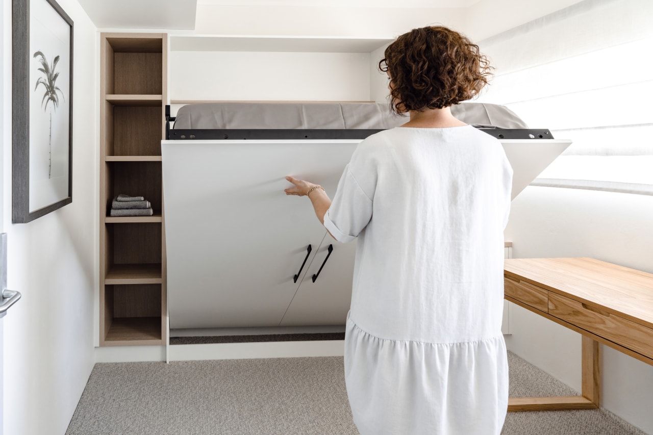 From study to guest bedroom in an inkling. 