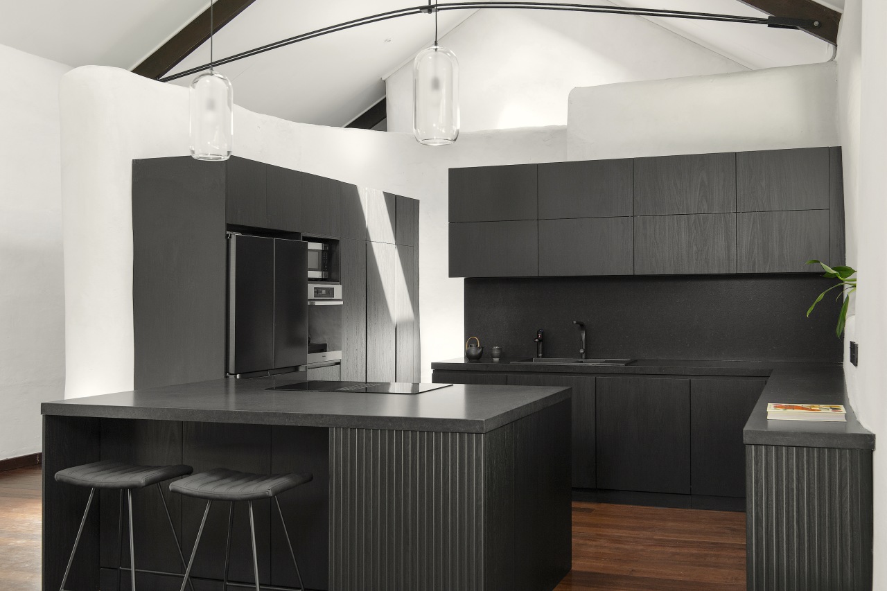 The homeowners' brief was for a minimalist, black 