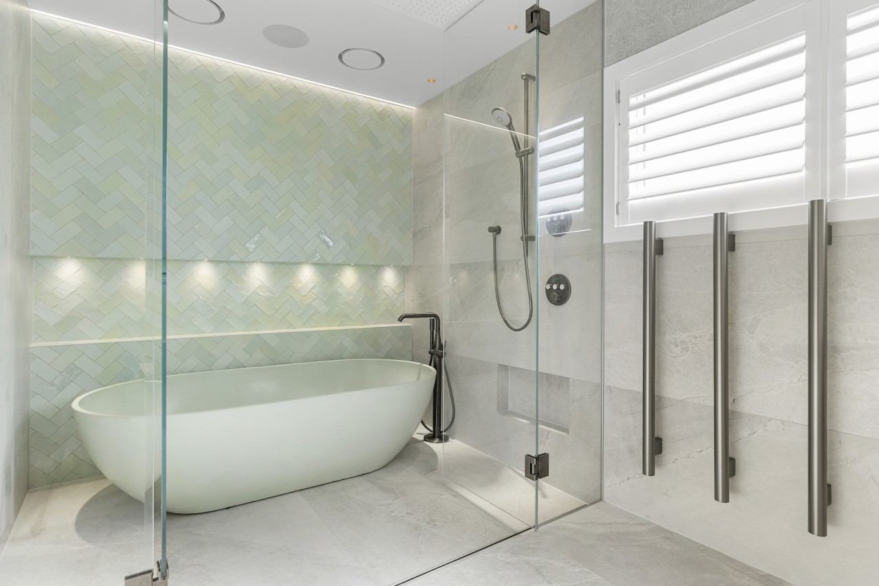Wet zone and vertical heating poles, chosen for 