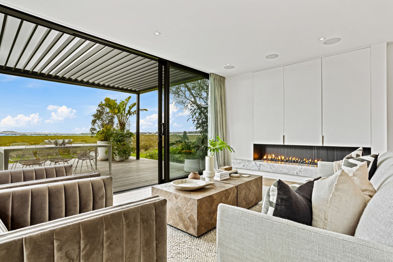 This Auckland home looks to wide open spaces 