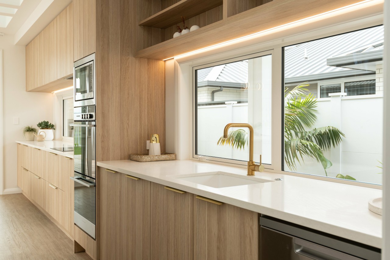 The prep bench with light-bringing window splashback. 