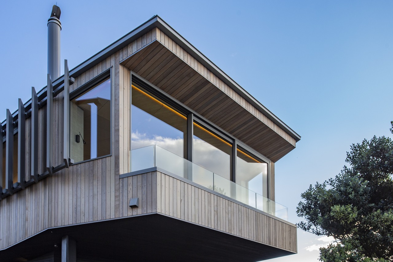 Front deck – full height Eurostacker sliding doors 