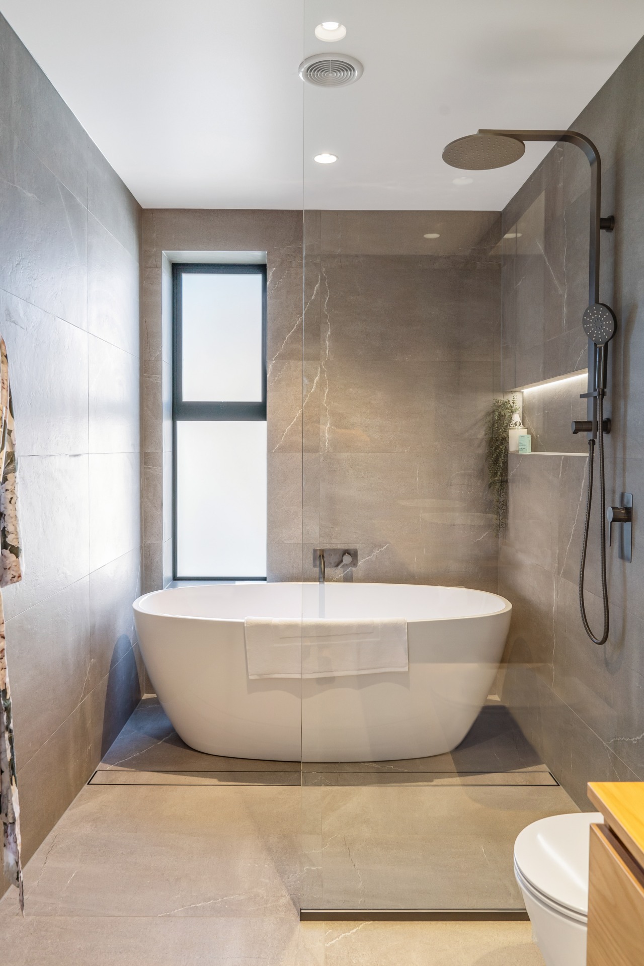 Two bathrooms one aesthetic Trends