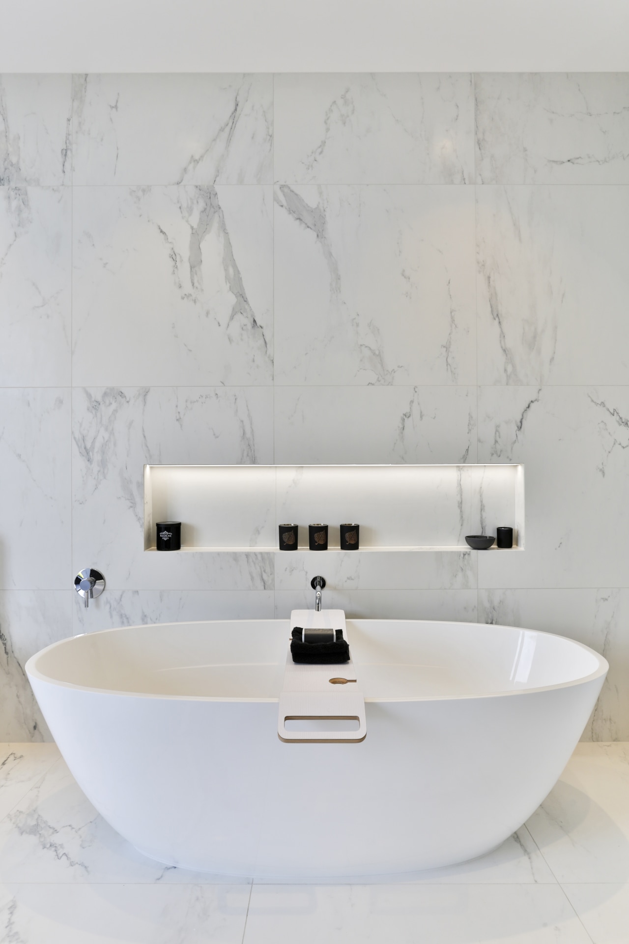 ​​​​​​​A freestanding tub adds a sculptural element to 