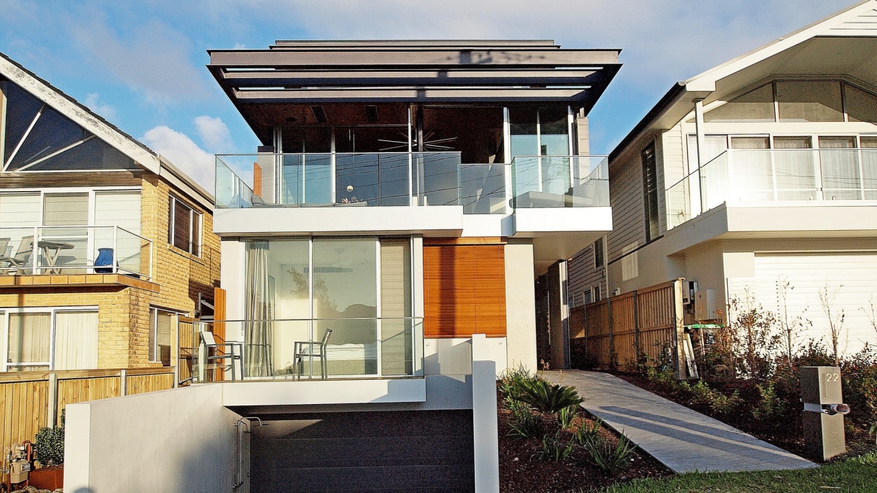 Roar Northcurlcurl House 07S - architecture | building architecture, building, elevation, estate, facade, home, house, neighbourhood, property, real estate, residential area, roof, siding, window, white