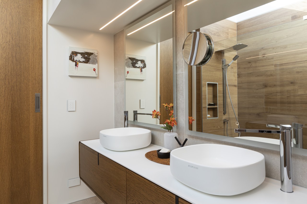 The master ensuite. - Strong yet understated - 